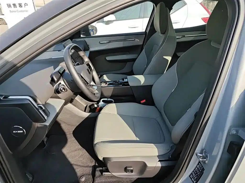 Volvo EX30 2025 Rear-Wheel Drive Long Range Ultra — миниатюра 7