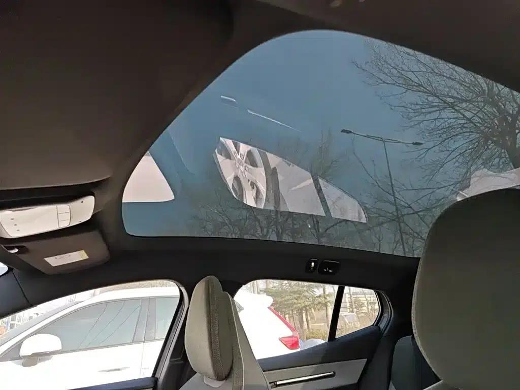 Volvo EX30 2025 Rear-Wheel Drive Long Range Ultra — миниатюра 8