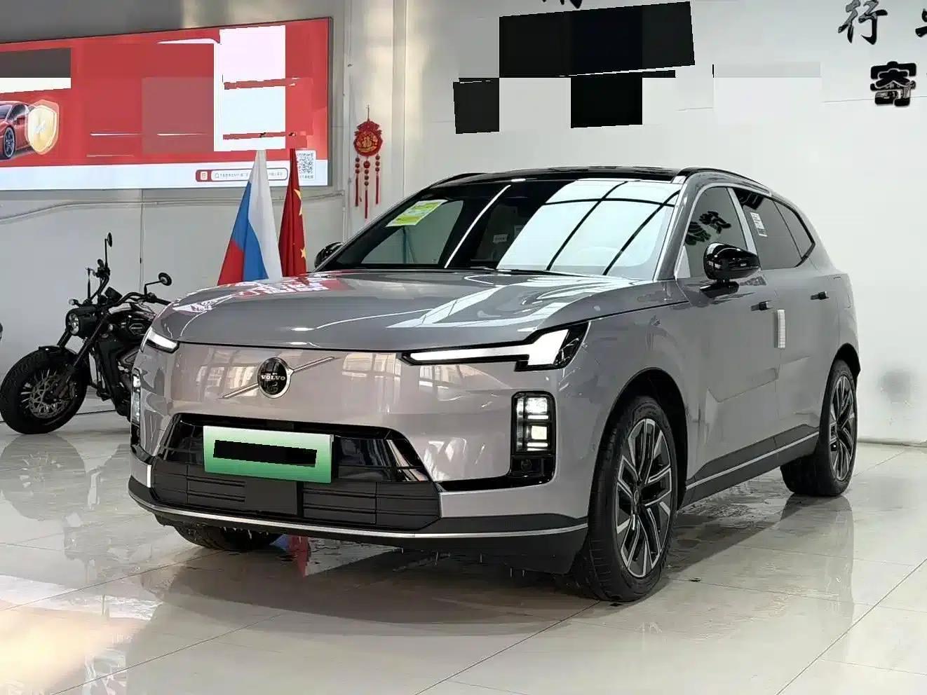 2026 Volvo XC70 Plug-in Hybrid, All-Wheel Drive, Extended Range Plus — миниатюра 1