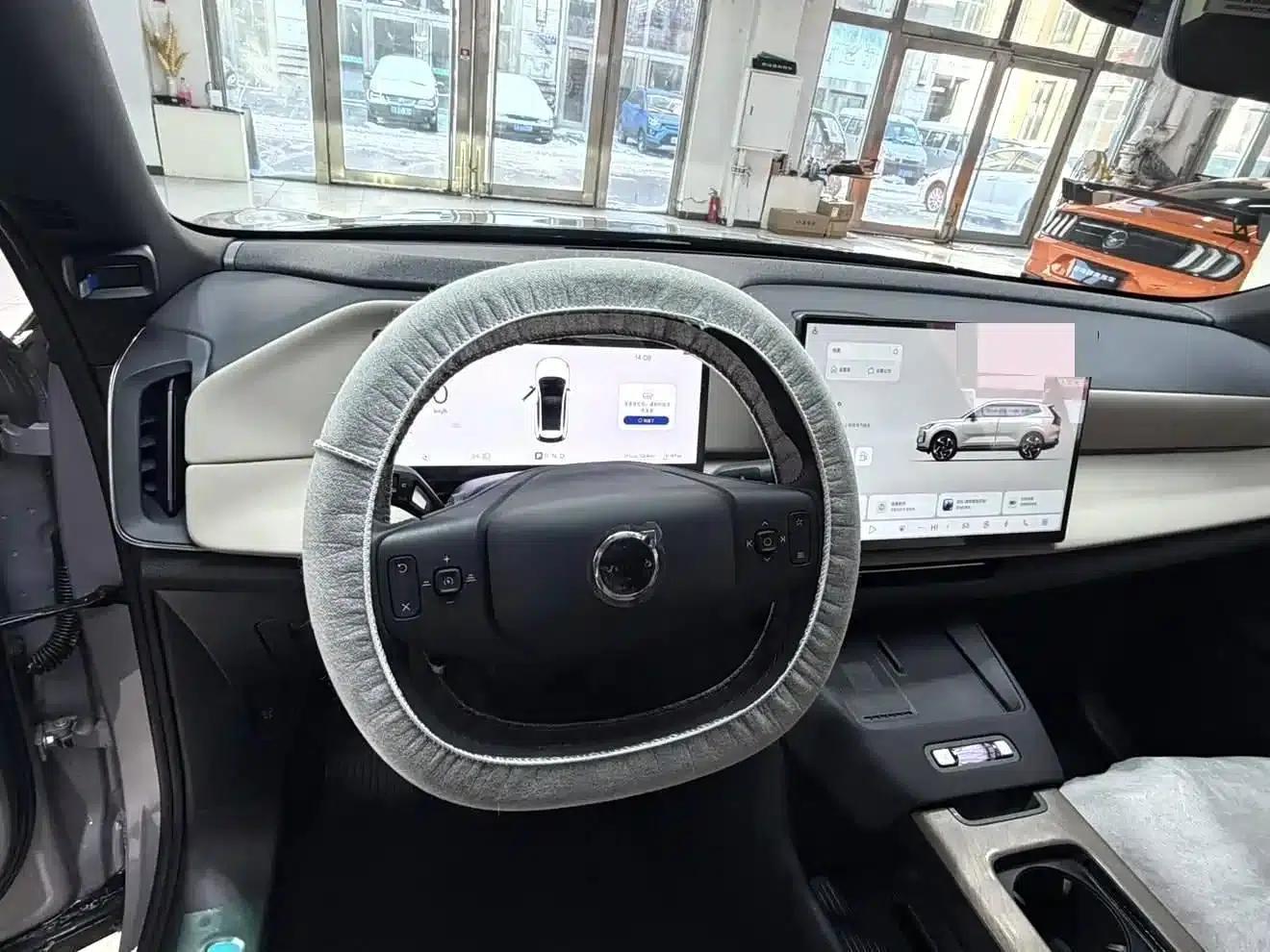 2026 Volvo XC70 Plug-in Hybrid, All-Wheel Drive, Extended Range Plus — миниатюра 12