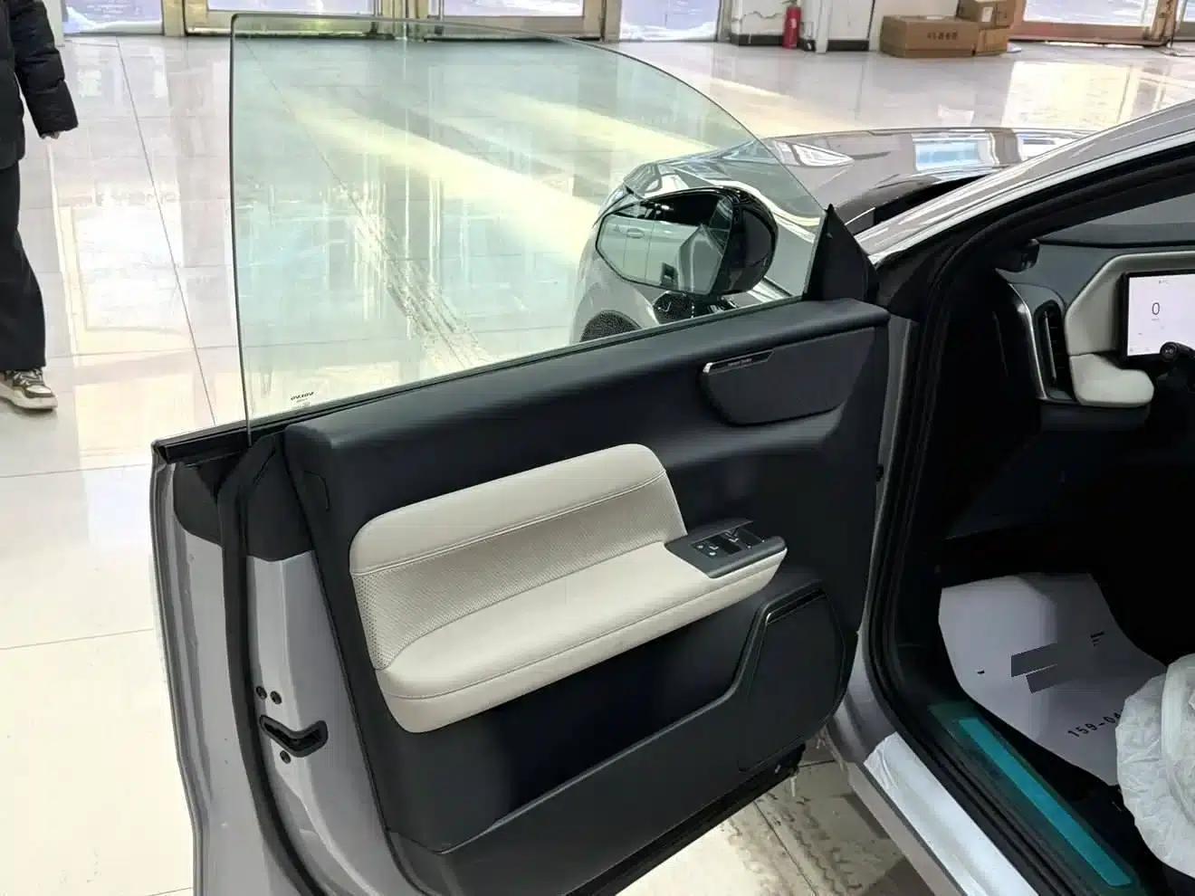 2026 Volvo XC70 Plug-in Hybrid, All-Wheel Drive, Extended Range Plus — миниатюра 7