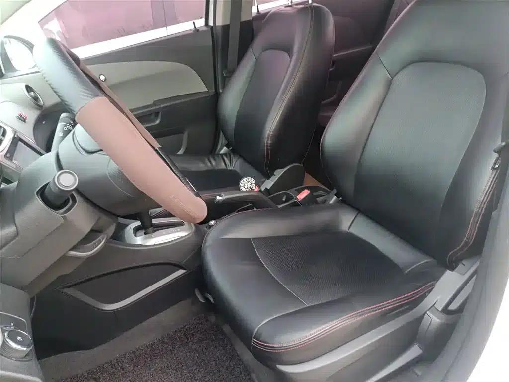 2014 Aveo Sedan 1.4SL AT Fashion Sunroof Edition — миниатюра 15