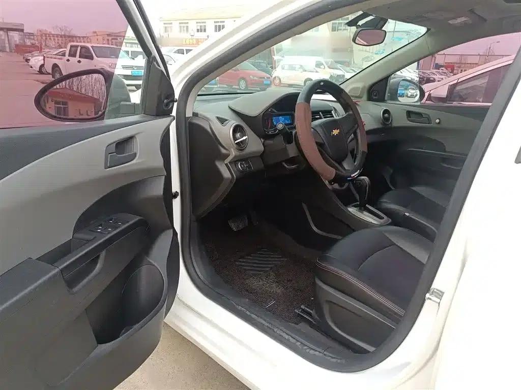 2014 Aveo Sedan 1.4SL AT Fashion Sunroof Edition — миниатюра 16