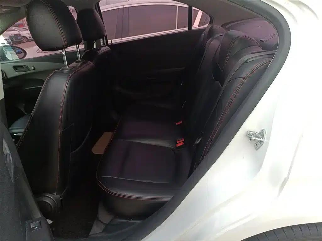 2014 Aveo Sedan 1.4SL AT Fashion Sunroof Edition — миниатюра 17