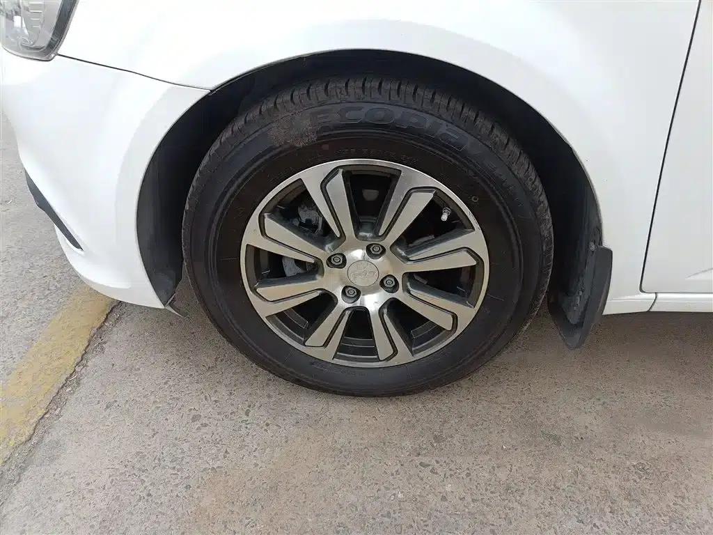 2014 Aveo Sedan 1.4SL AT Fashion Sunroof Edition — миниатюра 23