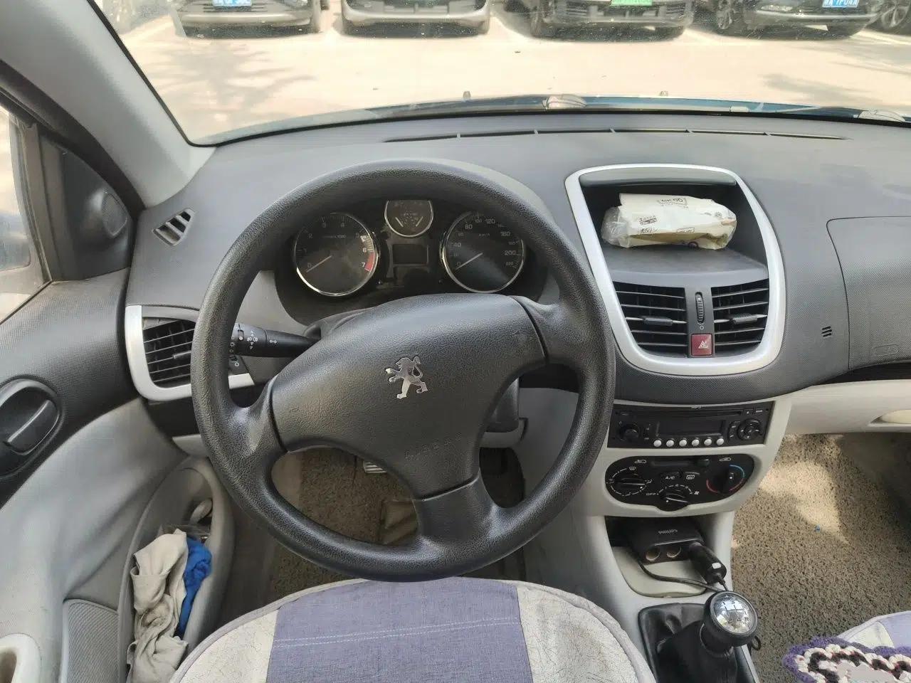 Peugeot 207 2011 Hatchback 1.4L Manual Yule Edition — миниатюра 11