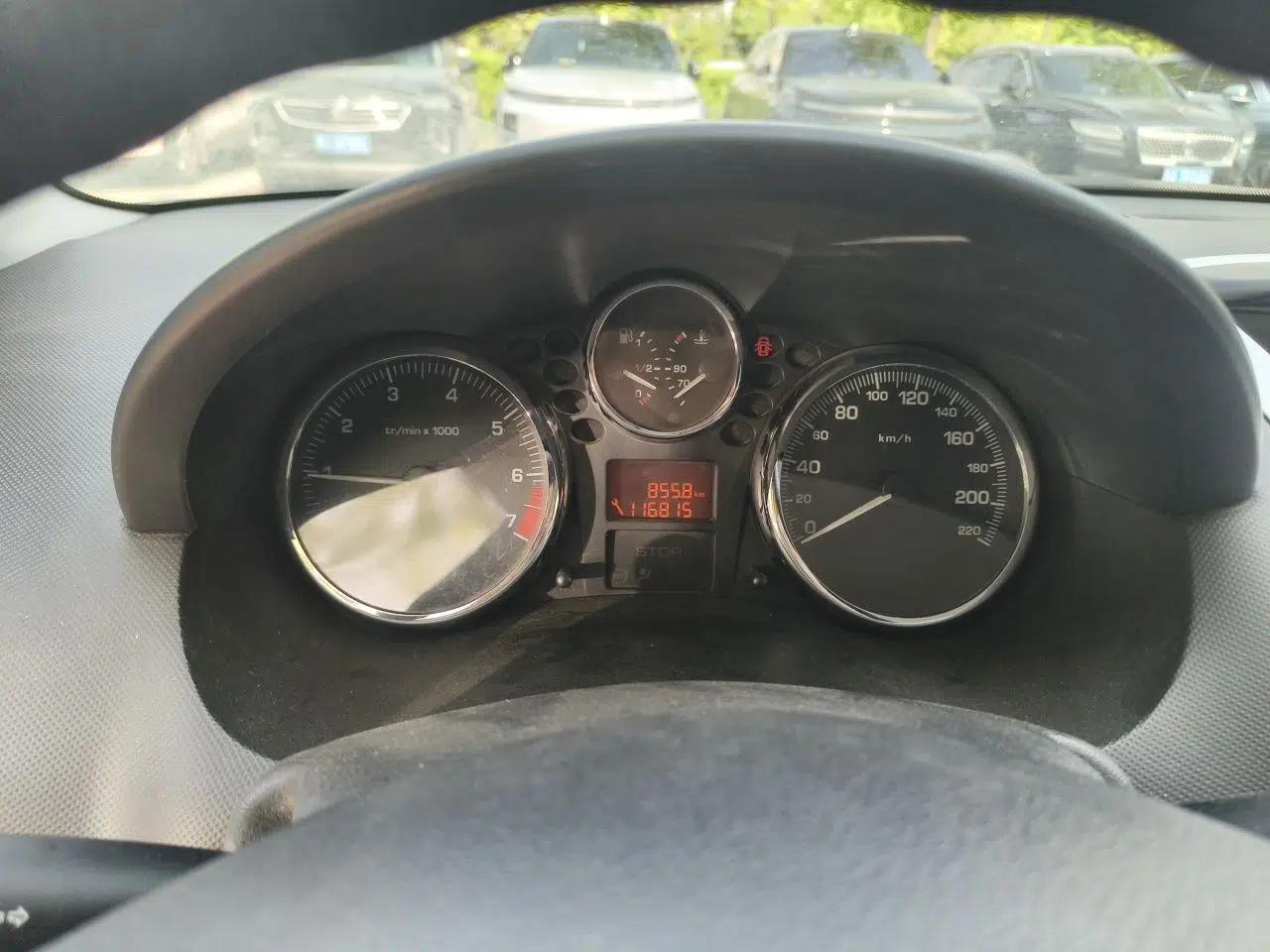 Peugeot 207 2011 Hatchback 1.4L Manual Yule Edition — миниатюра 12