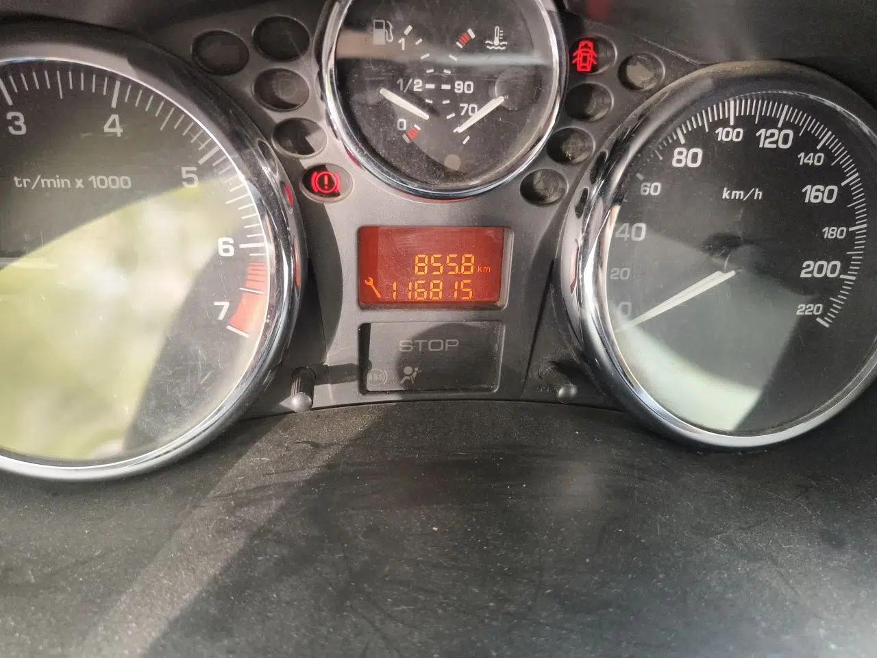 Peugeot 207 2011 Hatchback 1.4L Manual Yule Edition — миниатюра 13