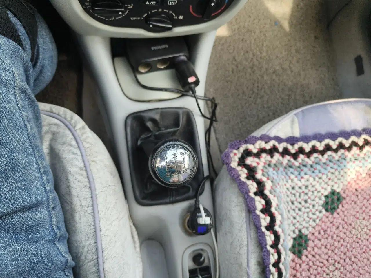 Peugeot 207 2011 Hatchback 1.4L Manual Yule Edition — миниатюра 15
