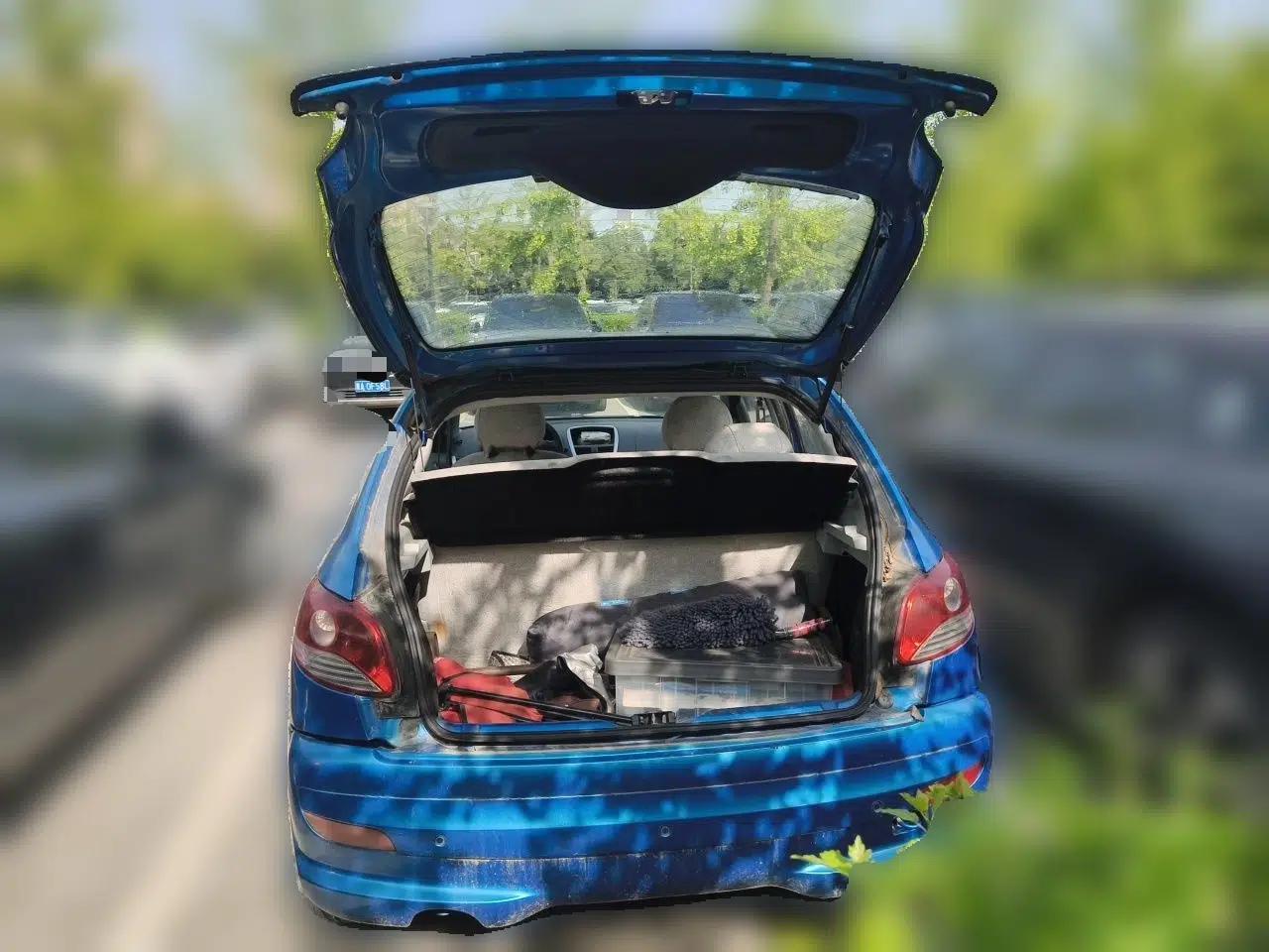 Peugeot 207 2011 Hatchback 1.4L Manual Yule Edition — миниатюра 20