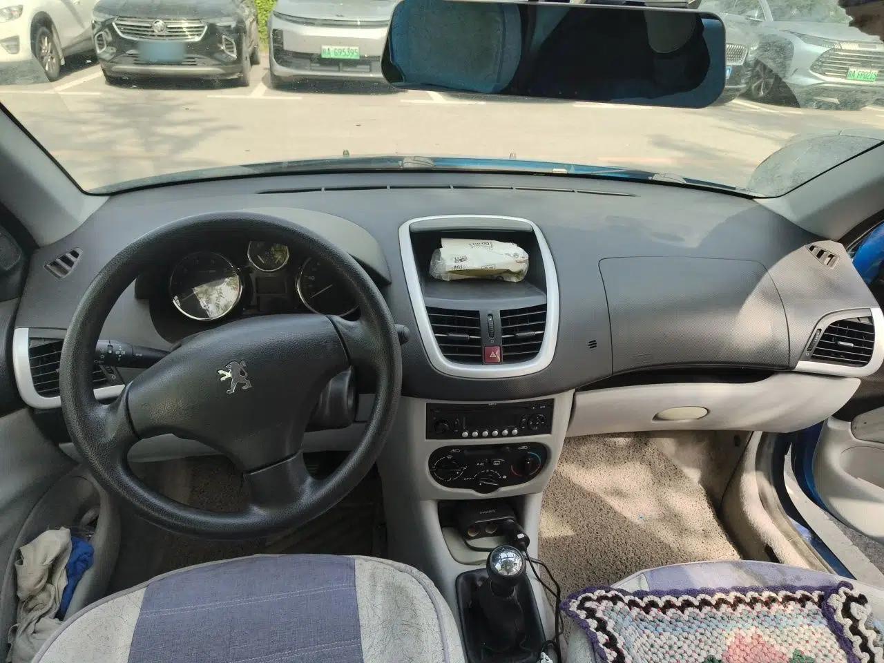 Peugeot 207 2011 Hatchback 1.4L Manual Yule Edition — миниатюра 10