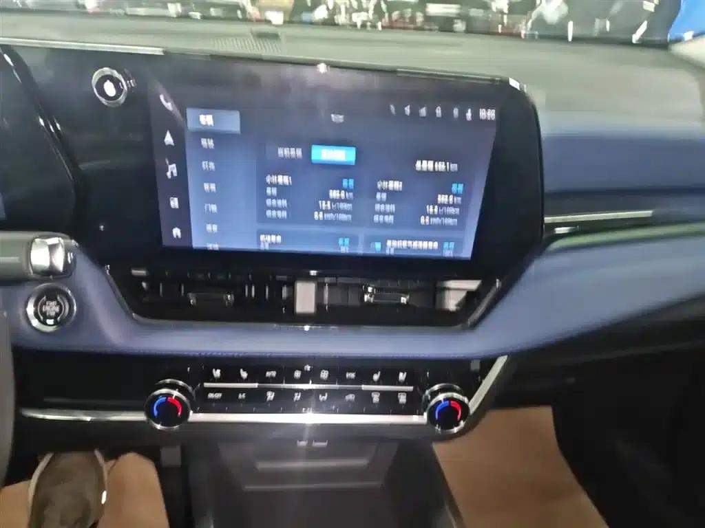 2024 Chevrolet Equinox Plus 102km RS Ultimate Edition — миниатюра 13