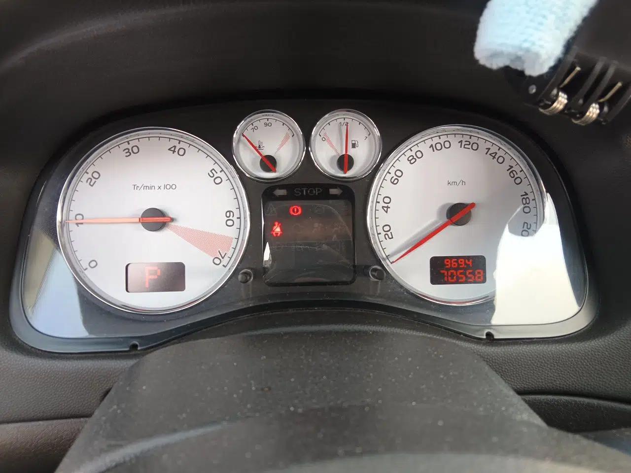 Peugeot 307 2010 Hatchback 1.6L Automatic Comfort Edition — миниатюра 12