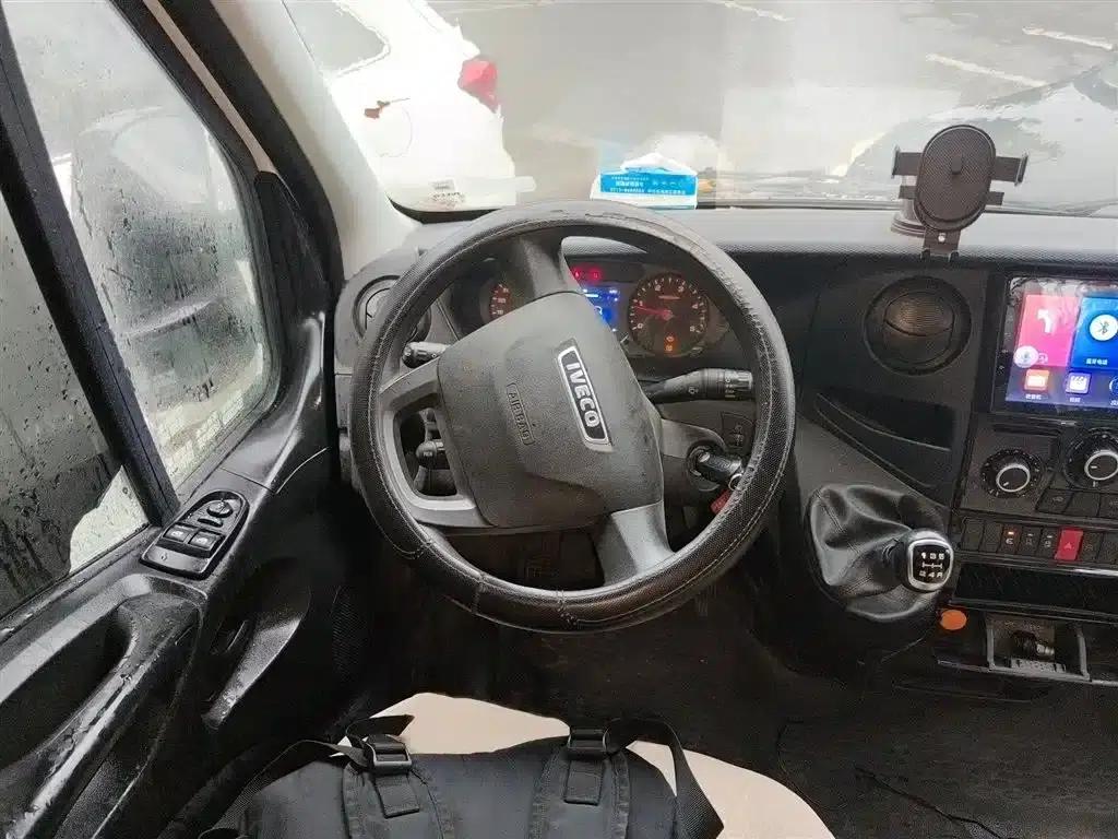 Iveco Daily 2021 2.0T Manual Short Wheelbase Low Roof Side Sliding Door F1A — миниатюра 3