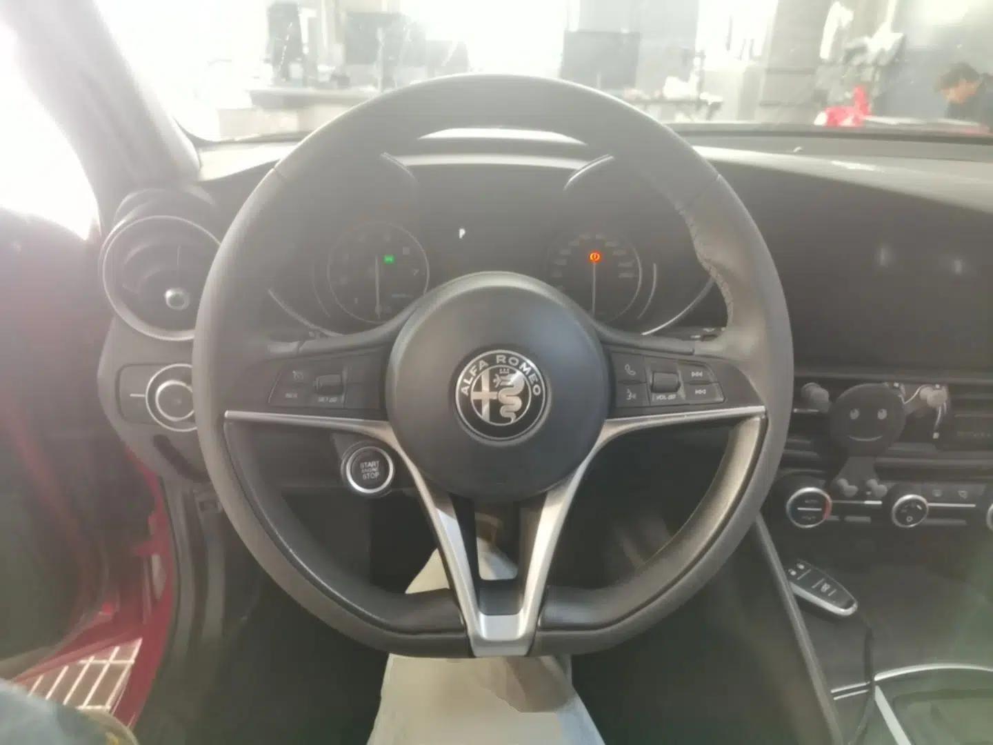 Alfa Romeo Giulia 2017 2.0T 200HP Elite Edition — миниатюра 14