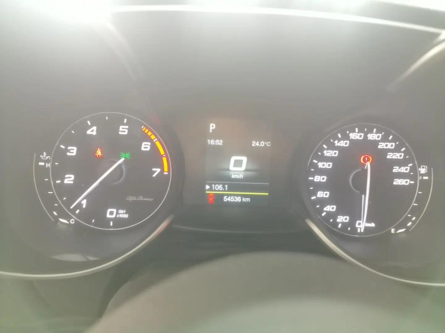 Alfa Romeo Giulia 2017 2.0T 200HP Elite Edition — миниатюра 15