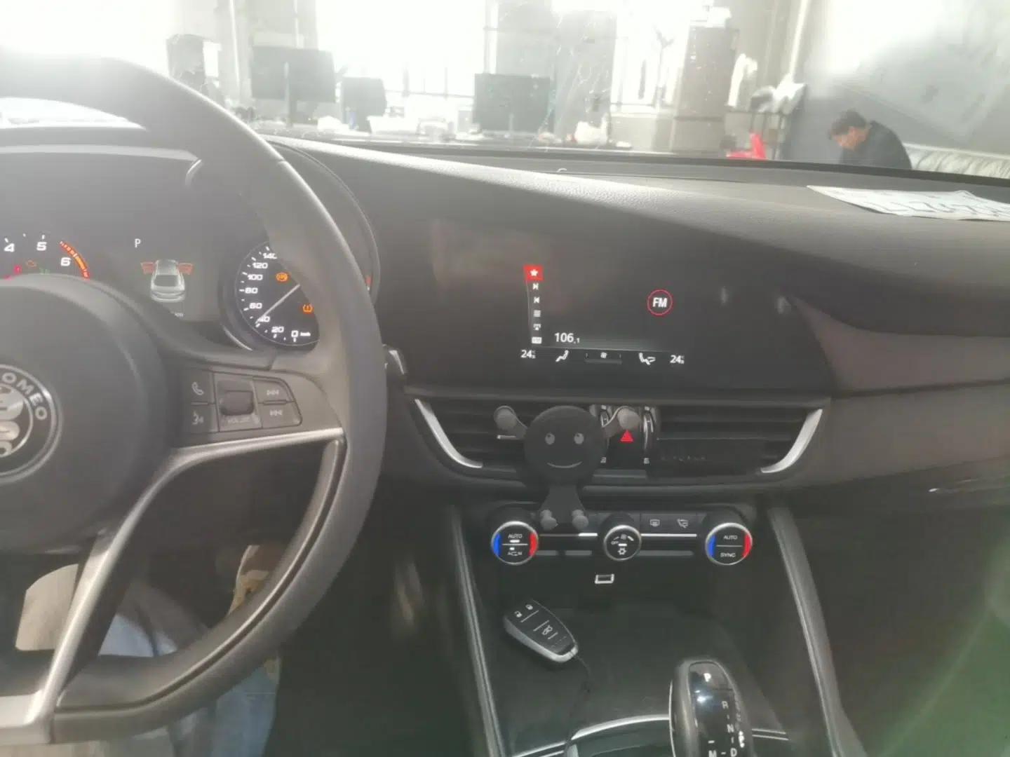 Alfa Romeo Giulia 2017 2.0T 200HP Elite Edition — миниатюра 16