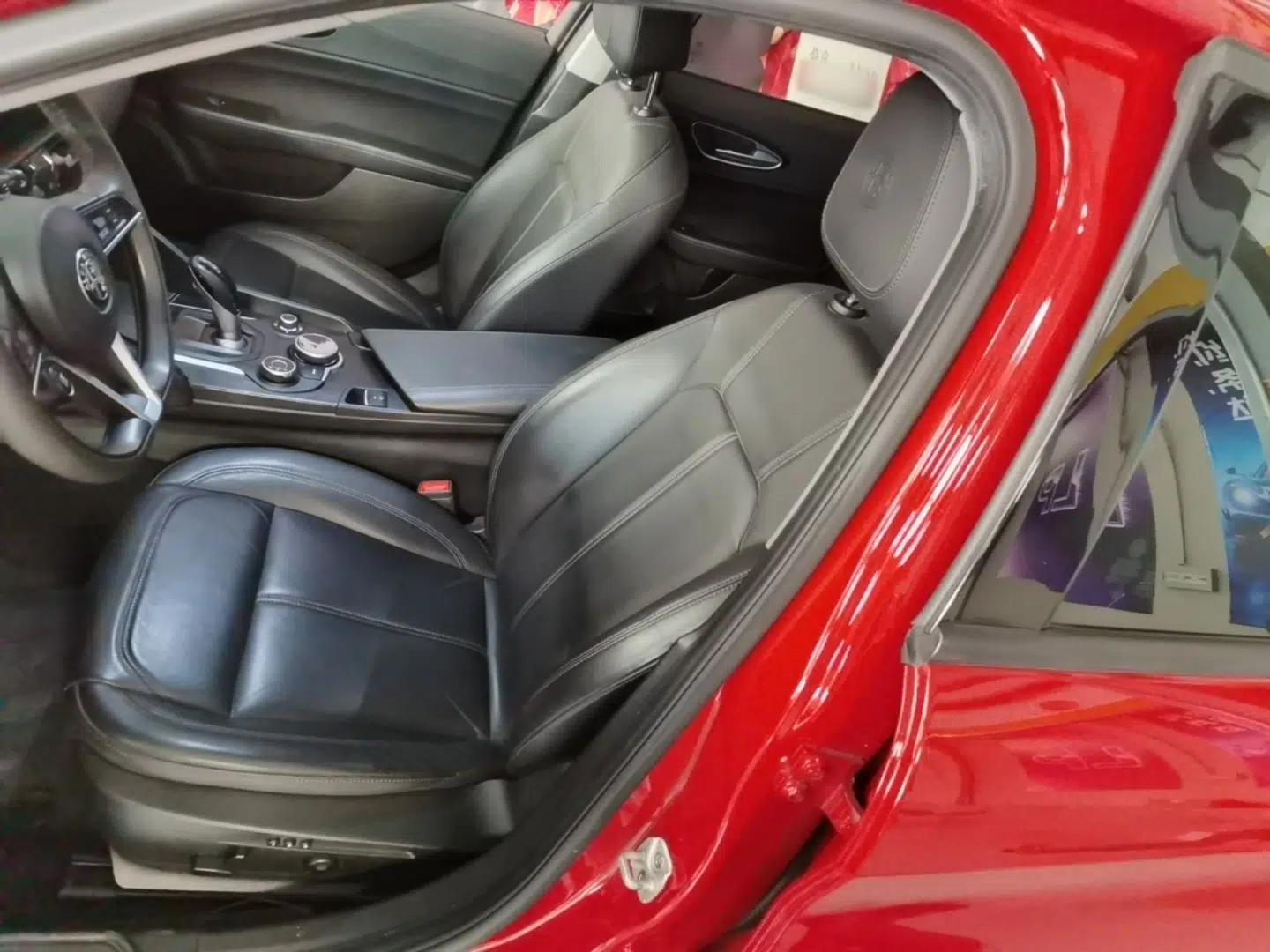 Alfa Romeo Giulia 2017 2.0T 200HP Elite Edition — миниатюра 18