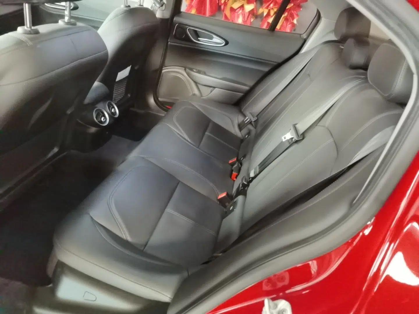 Alfa Romeo Giulia 2017 2.0T 200HP Elite Edition — миниатюра 20