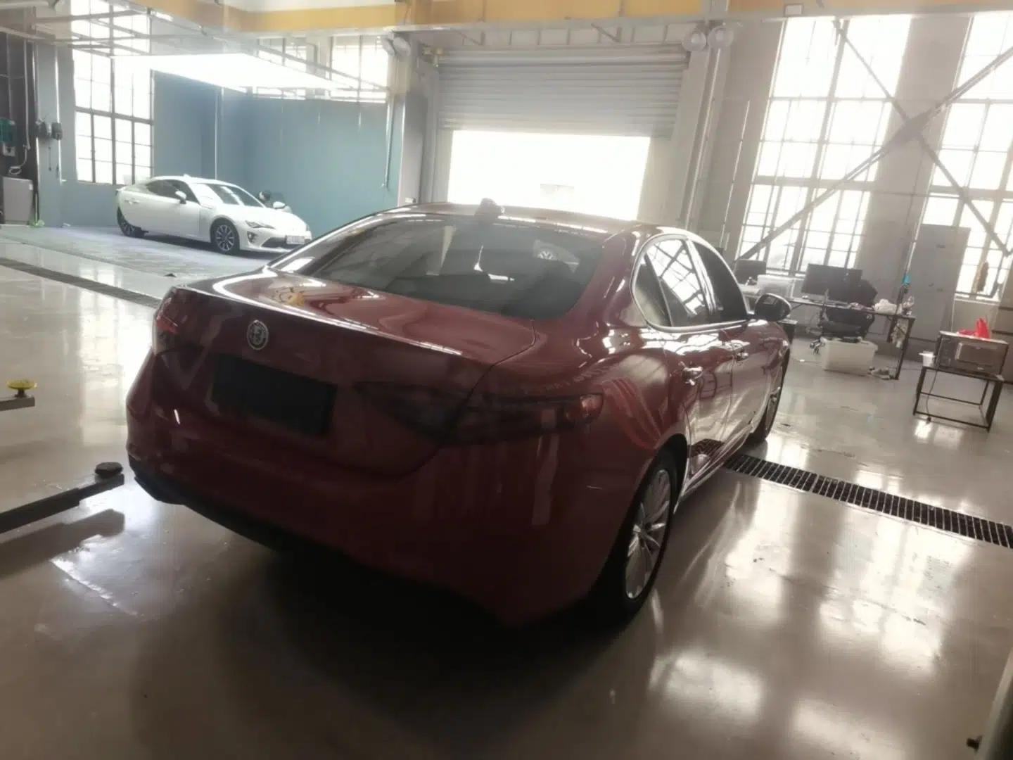 Alfa Romeo Giulia 2017 2.0T 200HP Elite Edition — миниатюра 6
