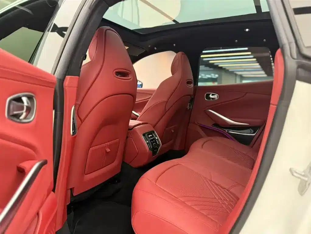 Aston Martin DBX 2024 3.0T STRAIGHT-SIX — миниатюра 11