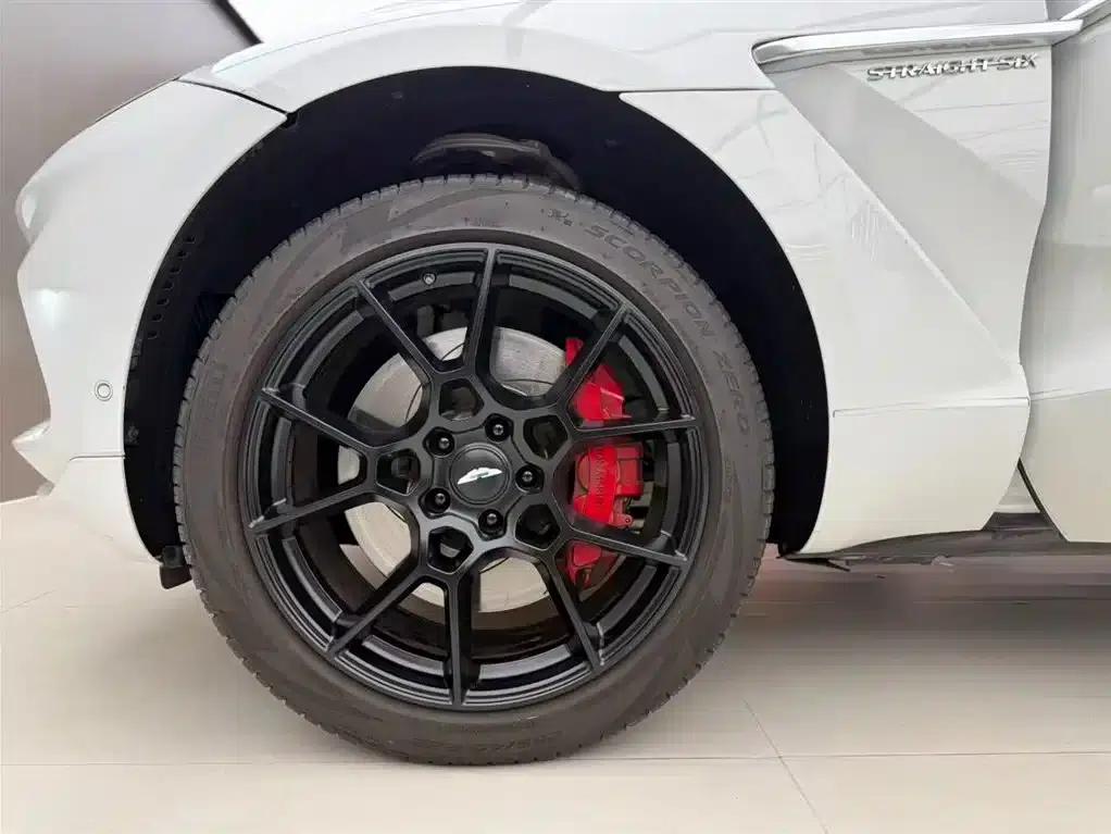 Aston Martin DBX 2024 3.0T STRAIGHT-SIX — миниатюра 13