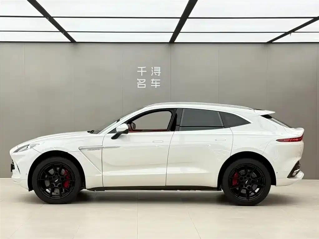 Aston Martin DBX 2024 3.0T STRAIGHT-SIX — миниатюра 3