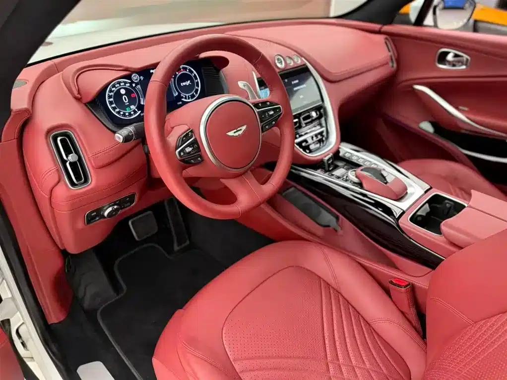 Aston Martin DBX 2024 3.0T STRAIGHT-SIX — миниатюра 4