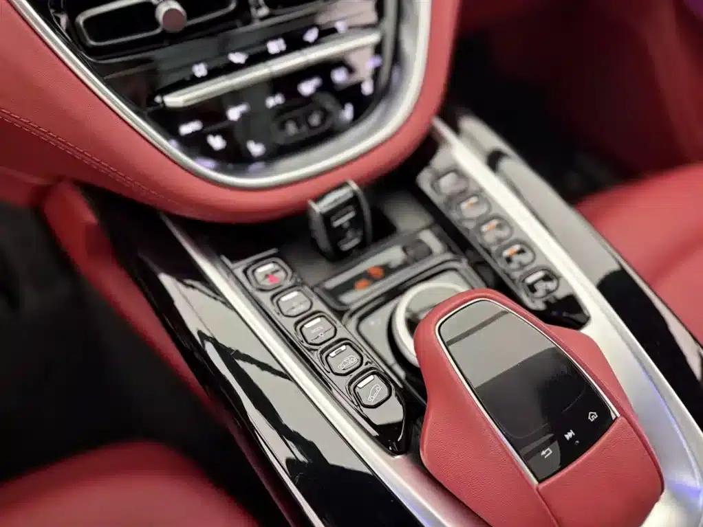 Aston Martin DBX 2024 3.0T STRAIGHT-SIX — миниатюра 6