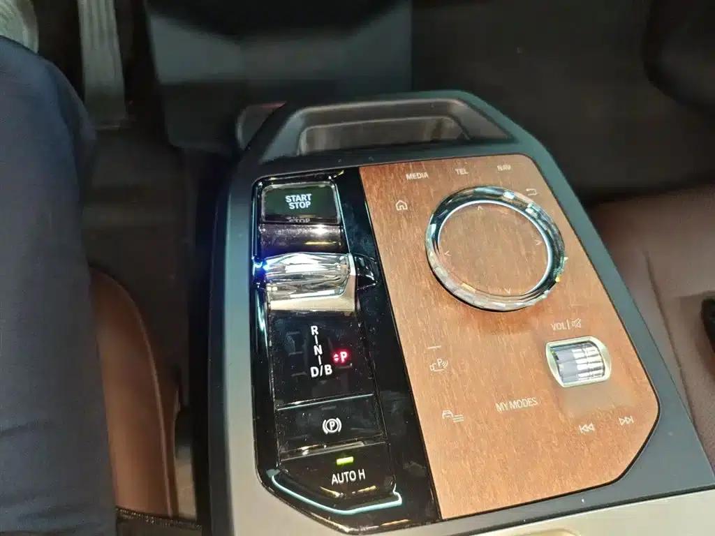 BMW iX 2022 xDrive40 — миниатюра 14