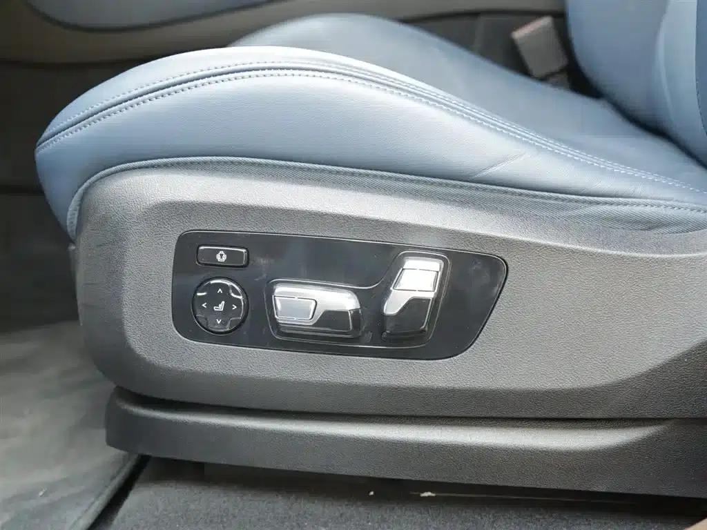 BMW XM 2023 Base Model — миниатюра 10