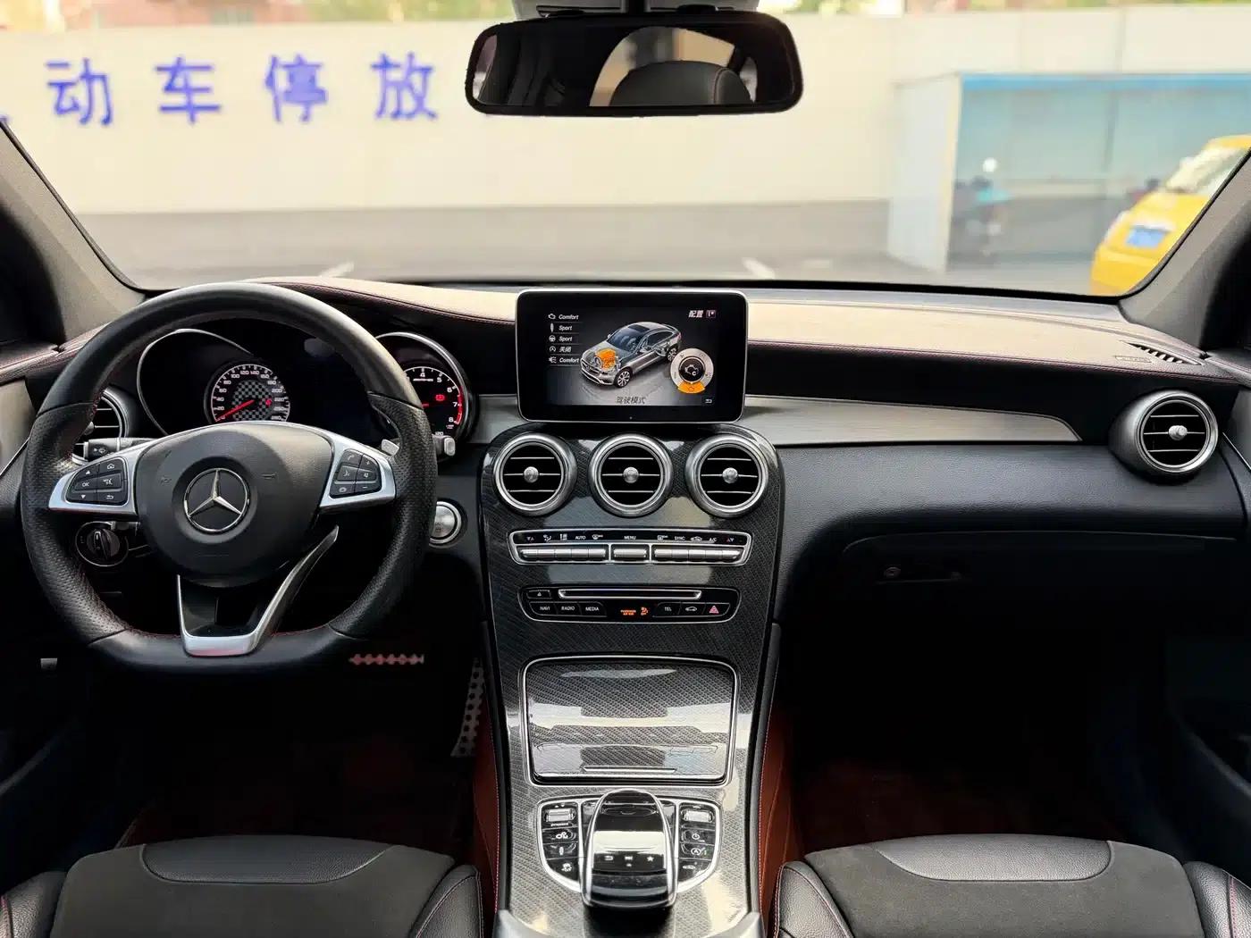 Mercedes-Benz GLC Coupe AMG 2017 AMG GLC 43 4MATIC Coupe SUV — миниатюра 10