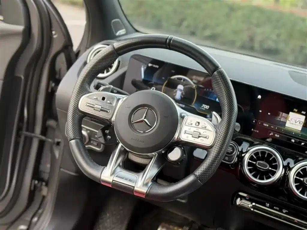 2022 Mercedes-Benz GLA AMG 35 4MATIC — миниатюра 25