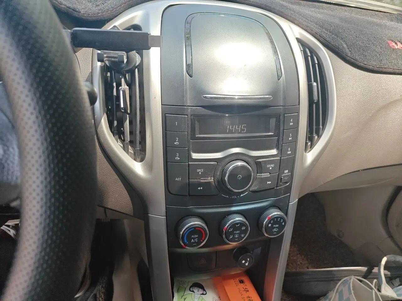 Baojun 630 2014 1.5L manual standard version — миниатюра 14