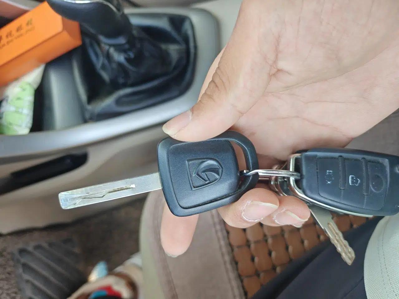 Baojun 630 2014 1.5L manual standard version — миниатюра 9