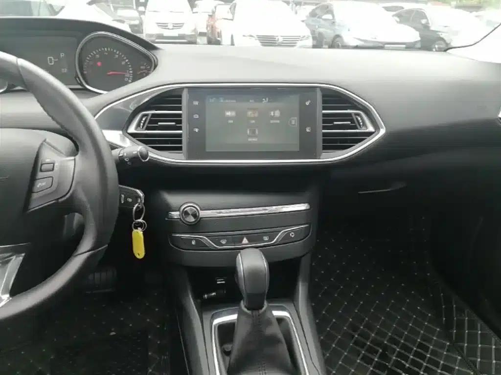 Peugeot 308S 2015 1.2T Automatic Sporty Edition — миниатюра 13
