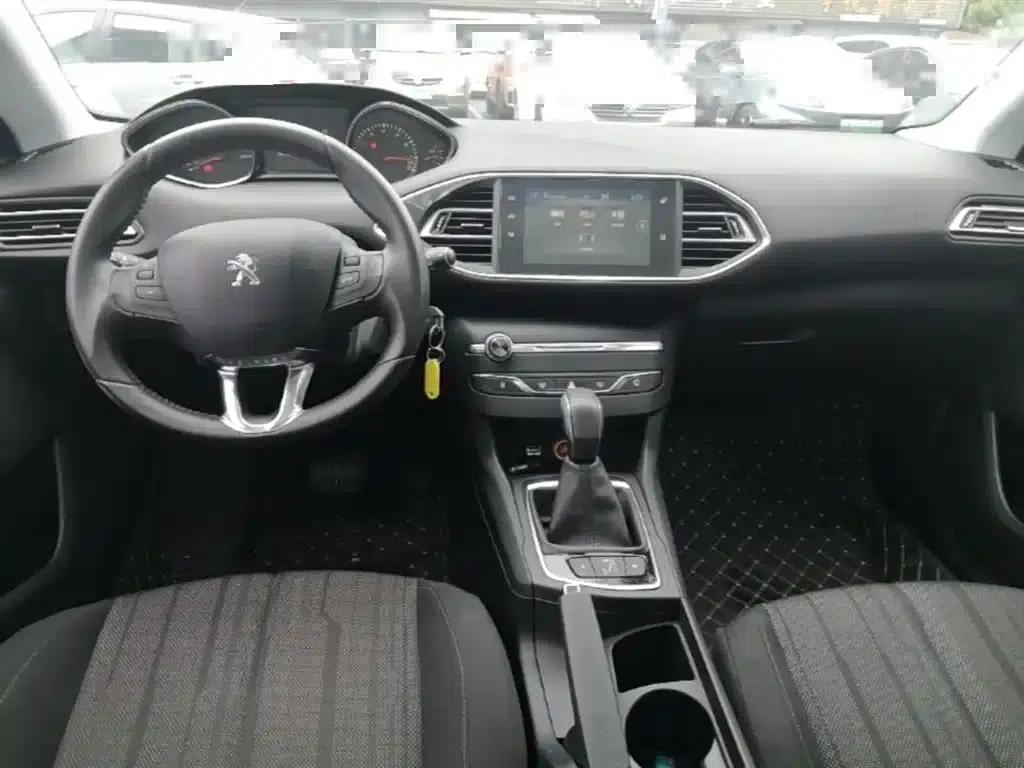 Peugeot 308S 2015 1.2T Automatic Sporty Edition — миниатюра 10