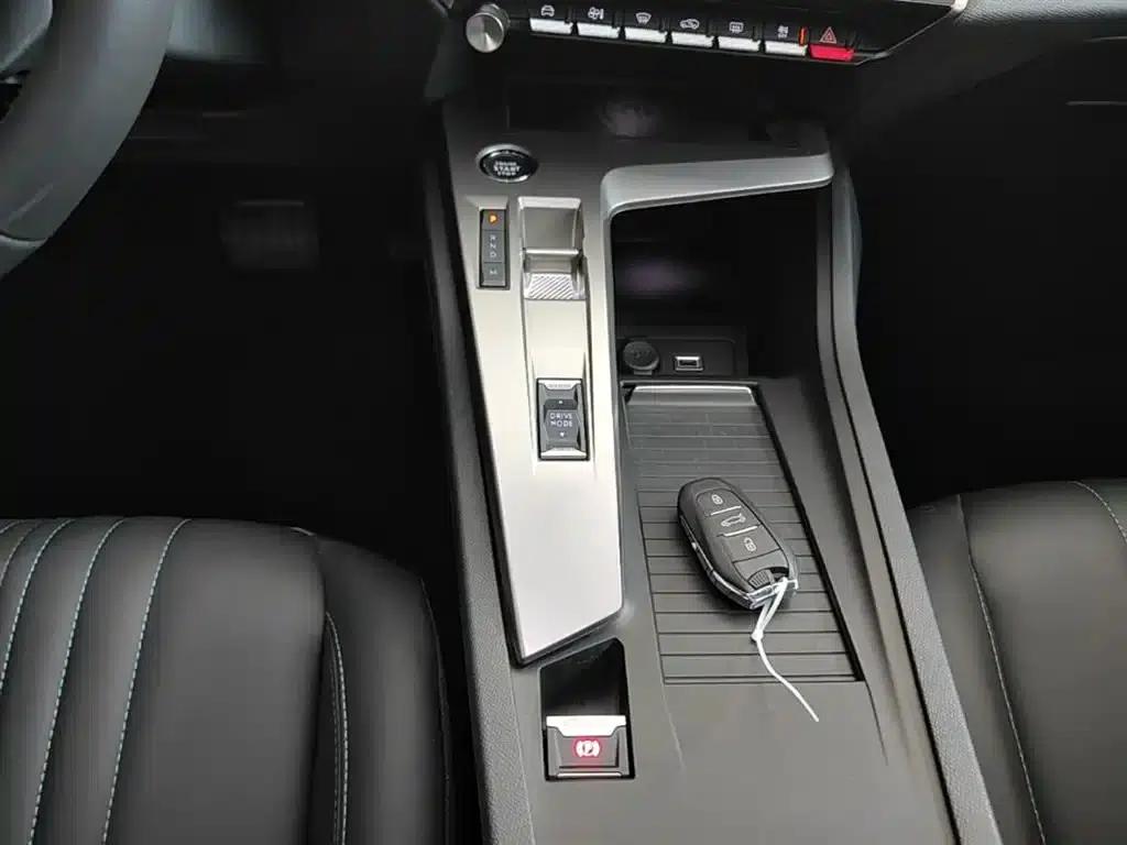 Peugeot 408X 2023 Charm Edition — миниатюра 14
