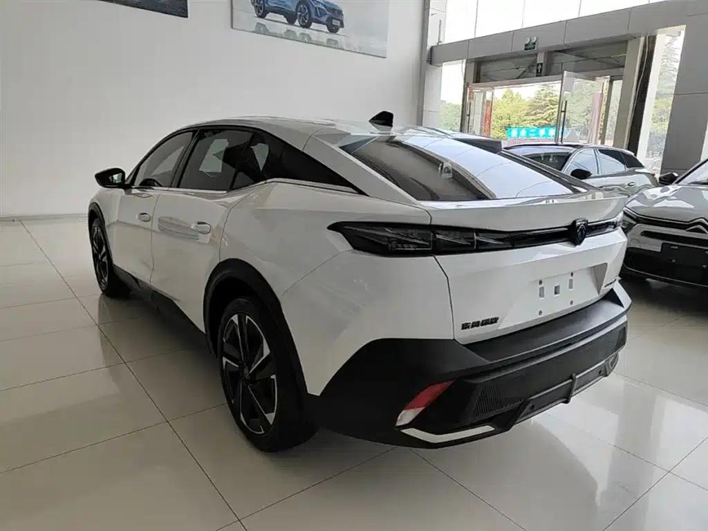 Peugeot 408X 2023 Charm Edition — миниатюра 5