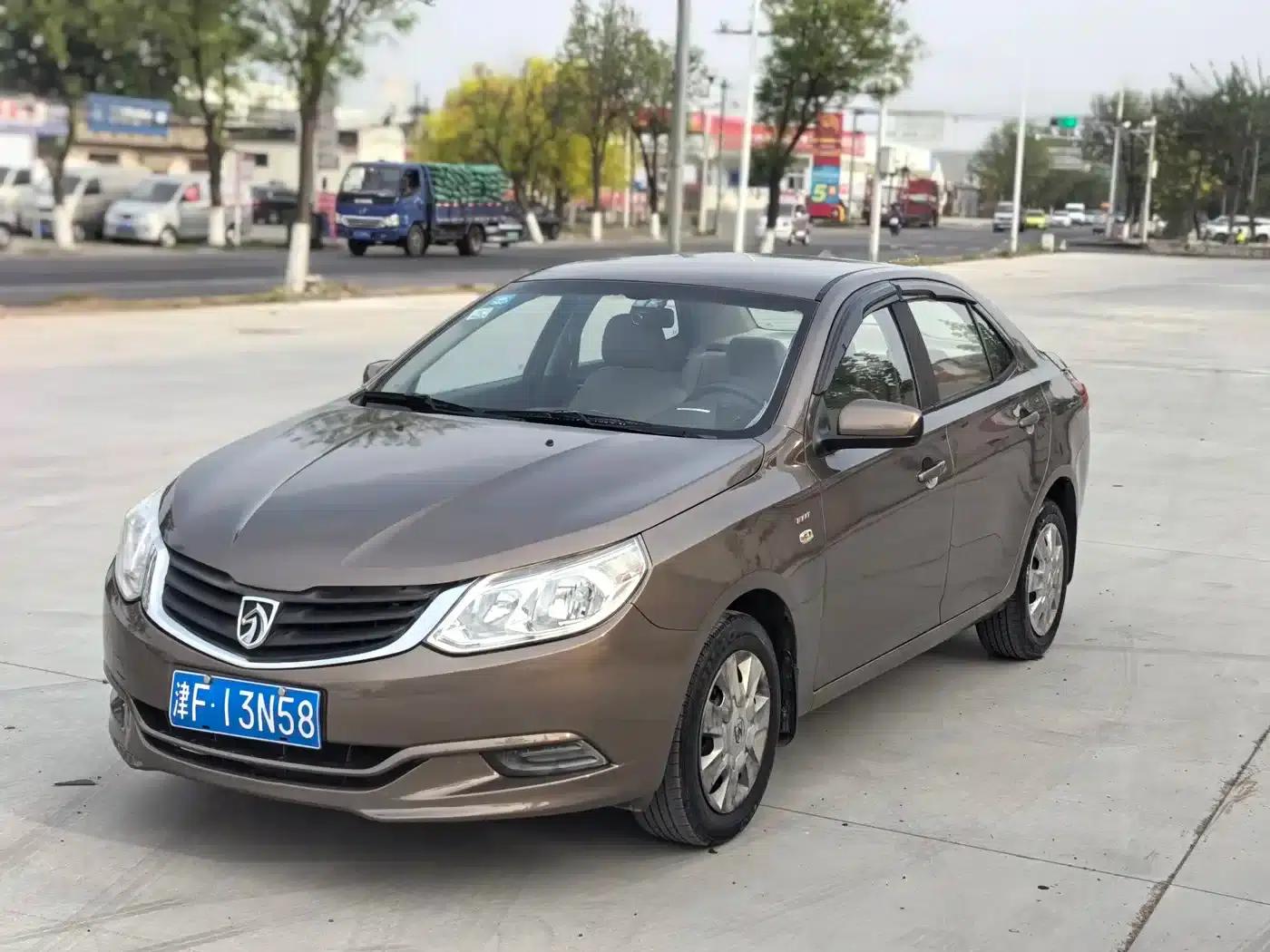 Baojun 630 2013 1.5L Manual Standard Edition — миниатюра 1