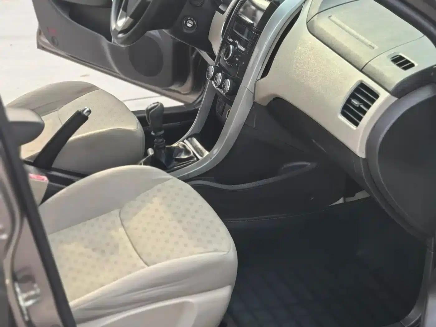Baojun 630 2013 1.5L Manual Standard Edition — миниатюра 12