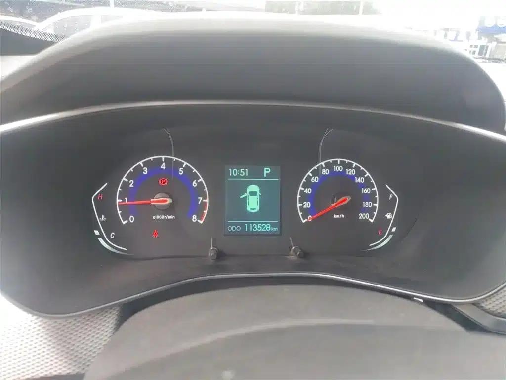 Beijing X3 2019 1.5T CVT Glory Edition — миниатюра 12