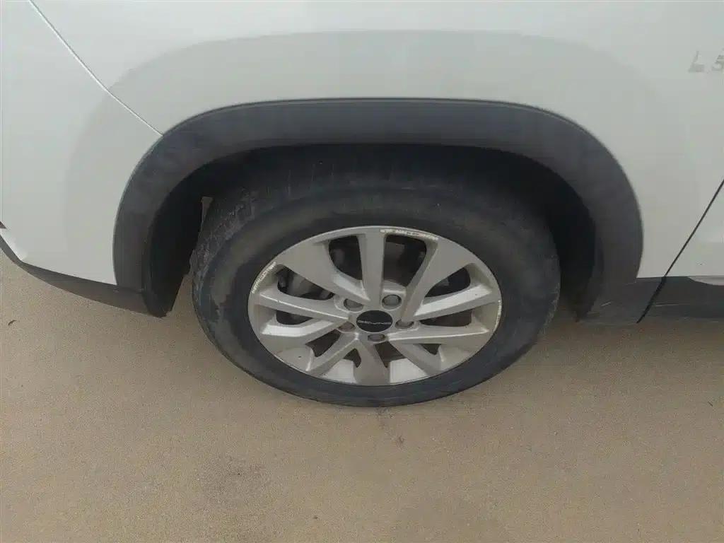 Beijing X3 2019 1.5T CVT Glory Edition — миниатюра 23