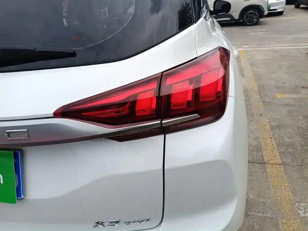 Beijing X3 2019 1.5T CVT Glory Edition — миниатюра 8