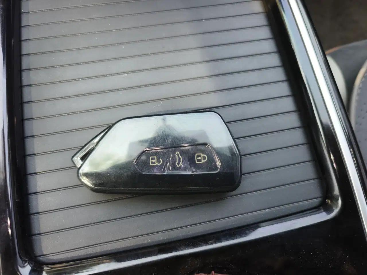 Volkswagen ID.6 CROZZ 2021 Revised Version Long-Range PRO Edition — миниатюра 9