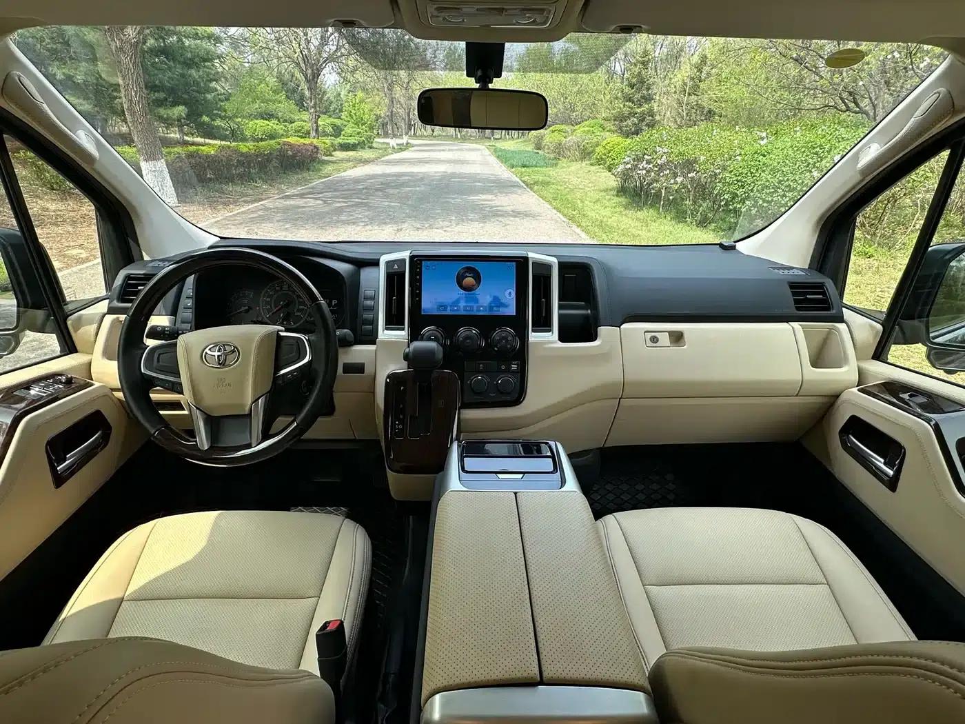 2022 HIACE 3.5L Automatic — миниатюра 13