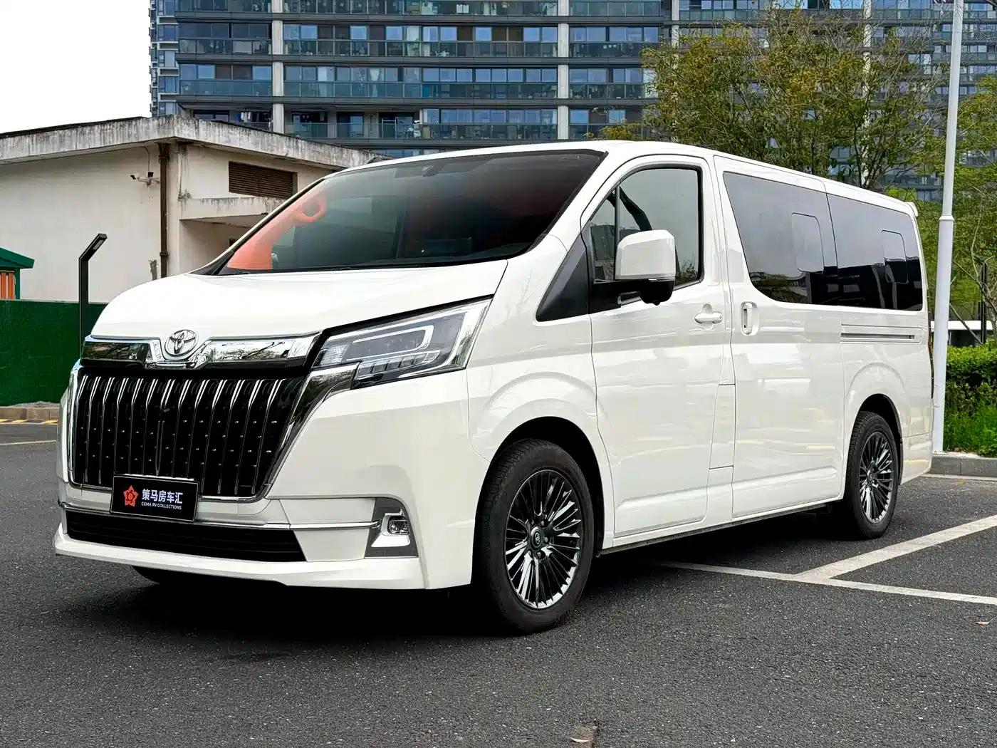 2024 HIACE 3.5L Automatic — миниатюра 1