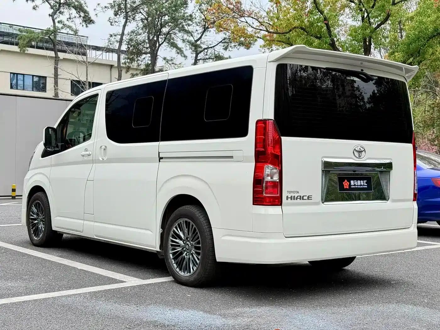 2024 HIACE 3.5L Automatic — миниатюра 11