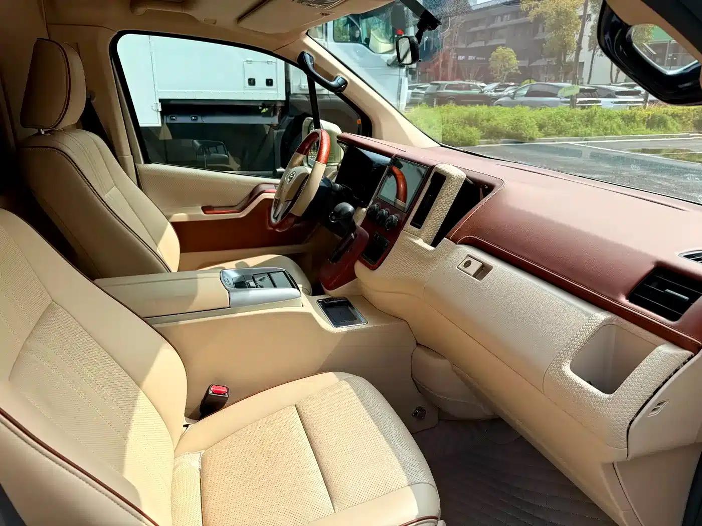 2024 HIACE 3.5L Automatic — миниатюра 5