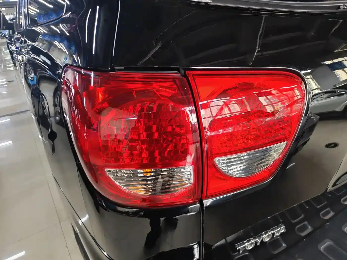 Sequoia 2010 5.7 Platinum Edition — миниатюра 15